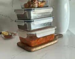 Step <p><span style="font-weight: normal;">Guarda en el refrigerador</span></p> illustration