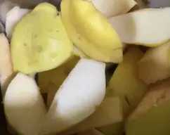 Step <p>?Añadir al vaso del Thermomix el limón pelado , el azúcar o erititrol, los trozos de membrillo, la manzana y triturar </p><p>⏰3 min / velocidad 6. Cuando termine ??</p><p>?Volver a triturar</p><p>⏰3-4 min / velocidad 10.</p><p>?Tiene que quedar muy bien triturado (textura puré fino).</p> illustration