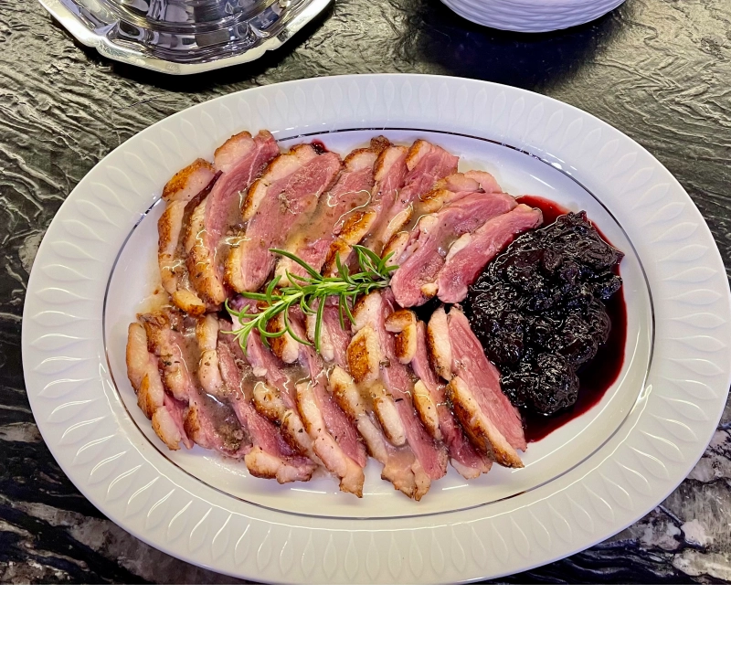 MAGRET DE PATO CON SALSA DE CEREZAS