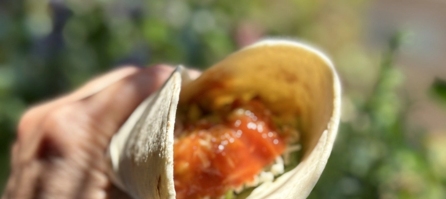 Fajitas de pollo, rúcula y calabacín