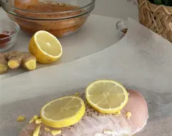 Step <p><span style="font-weight: normal;">Envuelve en el papel encerado.</span></p><p><br></p><p><br></p> illustration