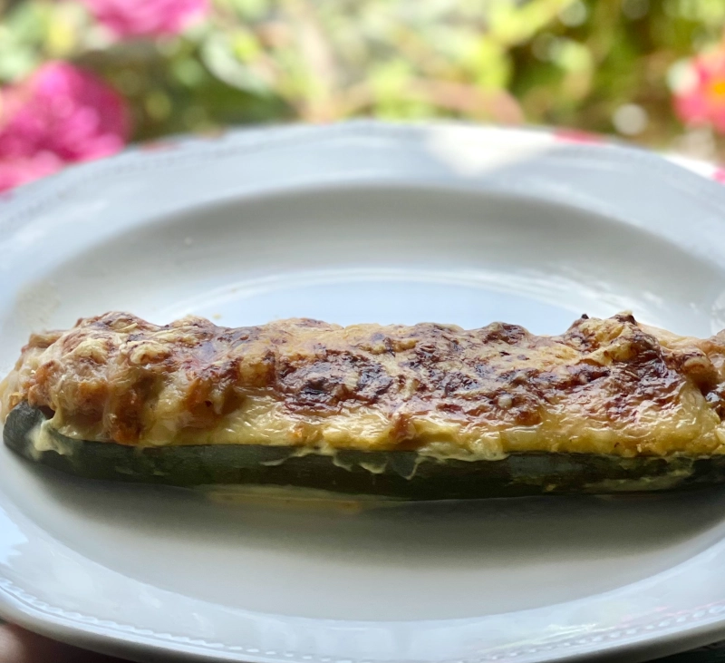 Menú de calabacines rellenos y peras con chocolate 366 calorías