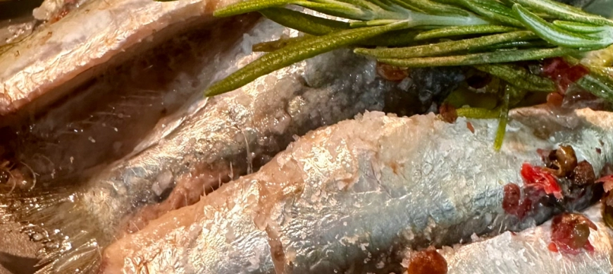 BOQUERONES AL VAPOR CON MANTEQUILLA AL ROMERO